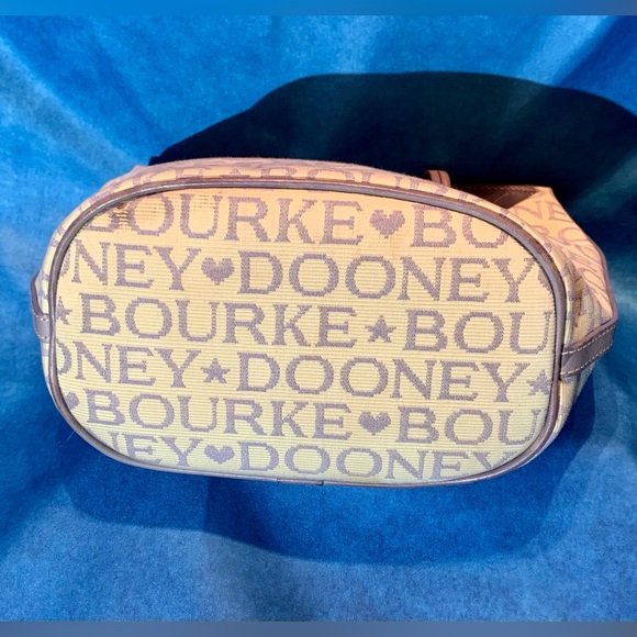 Dooney & Bourke Cream & Lilac Bucket Bag - Picture 4 of 16